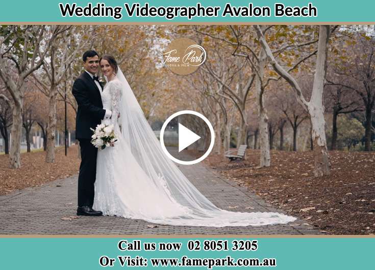 Bride and Groom at the pathway Avalon Beach NSW 2107